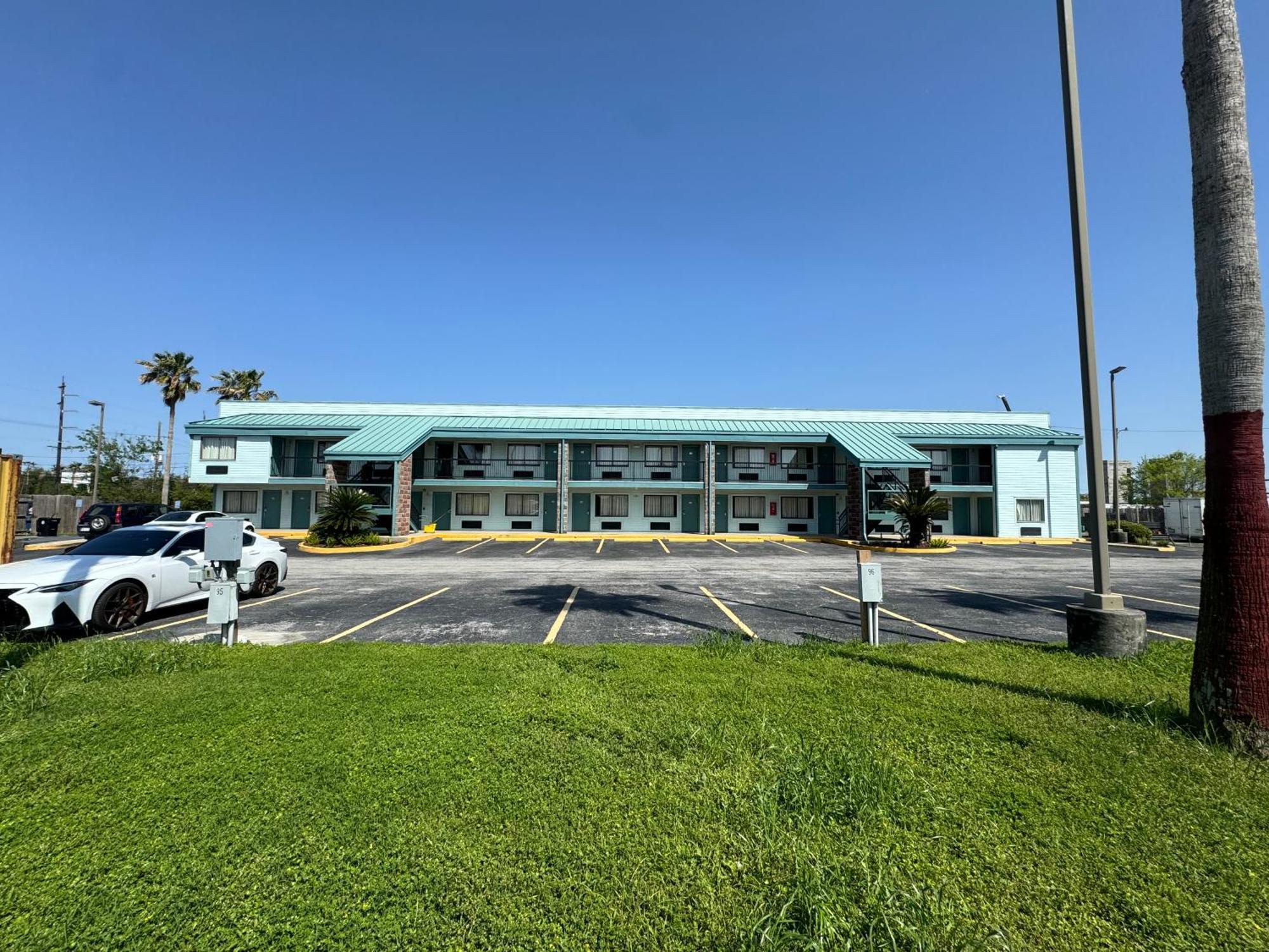 Nola Inn & Suites New Orleans Exterior photo