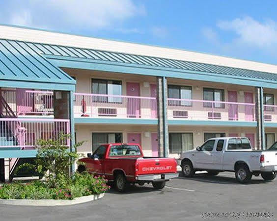 Nola Inn & Suites New Orleans Exterior photo
