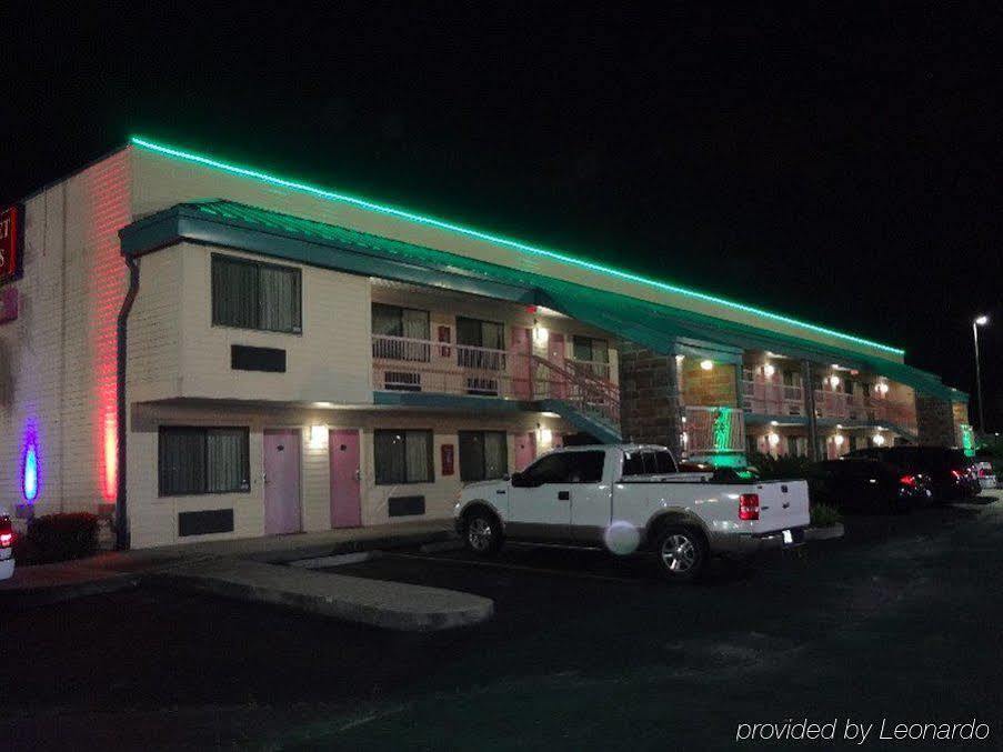 Nola Inn & Suites New Orleans Exterior photo