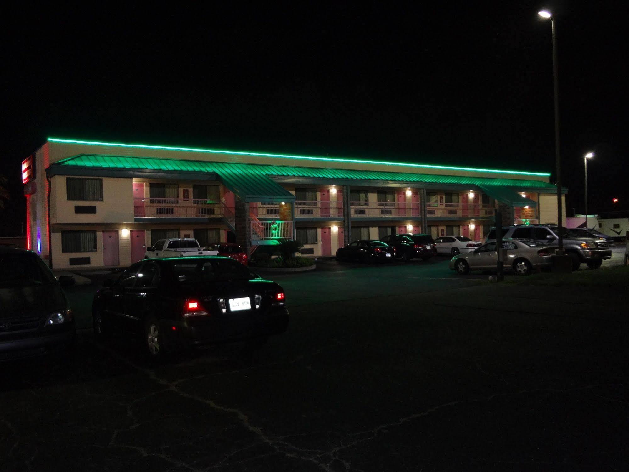 Nola Inn & Suites New Orleans Exterior photo